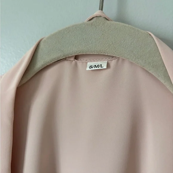 Pink Robe - Picture 2 of 4